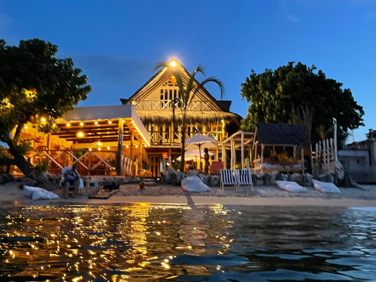 Deluxe tweepersoonskamer met balkon en uitzicht op zee