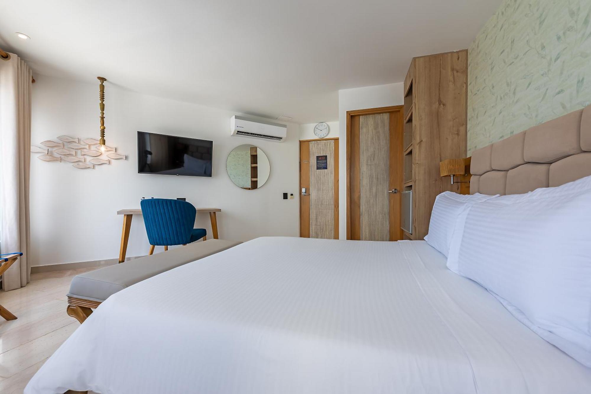 Deluxe Room,1545492856:JPEG