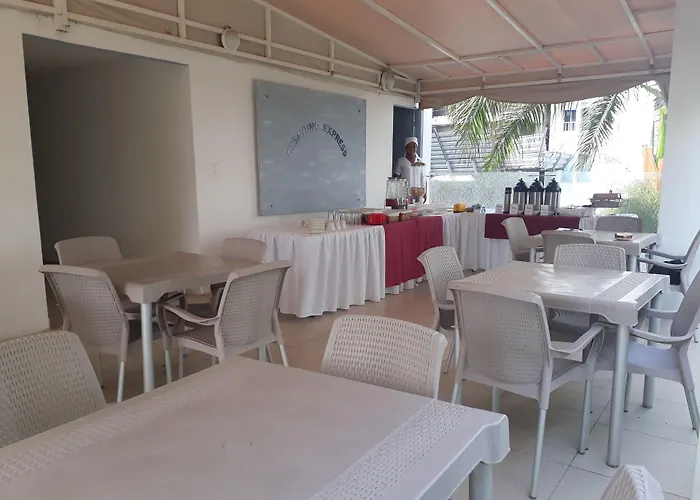Mintaka Hotel + Lounge